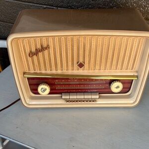 Vintage Radio - Cream and Brown